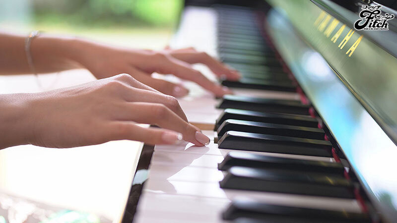 天才美女钢琴家「早瀬すみれ」AV出道！边弹琴边被后面侵犯也是OK的！