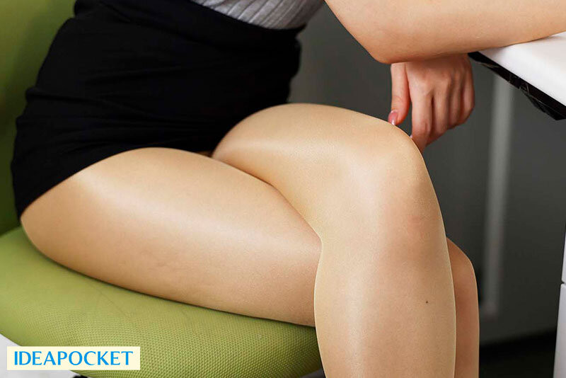 让美乳女前辈「每天用美腿丝袜帮我服务」,「超养眼黑丝视角」有够勾人!