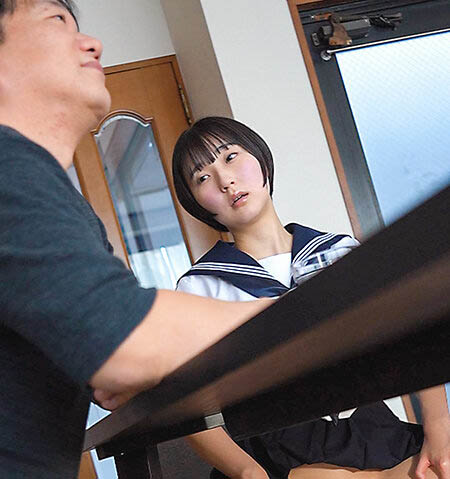 满脑都是裸露愿望的巨乳女学生，在邻居家露出「露出没穿内裤的私处」！