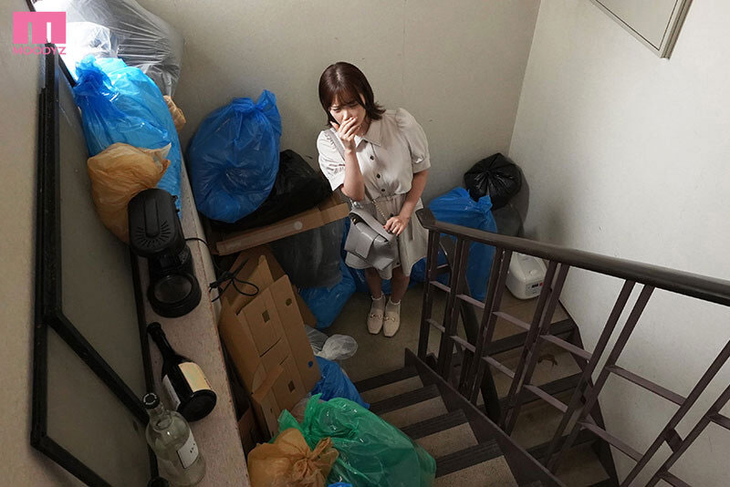 老家变成垃圾屋！「正妹继女」惨遭恶臭继父监禁，疯狂中出强制受孕！